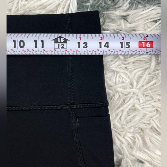 Athleta Women's Salutation Stash Pocket 7/8 Tight Black White Leggings Sz Medium - Picture 3 of 10